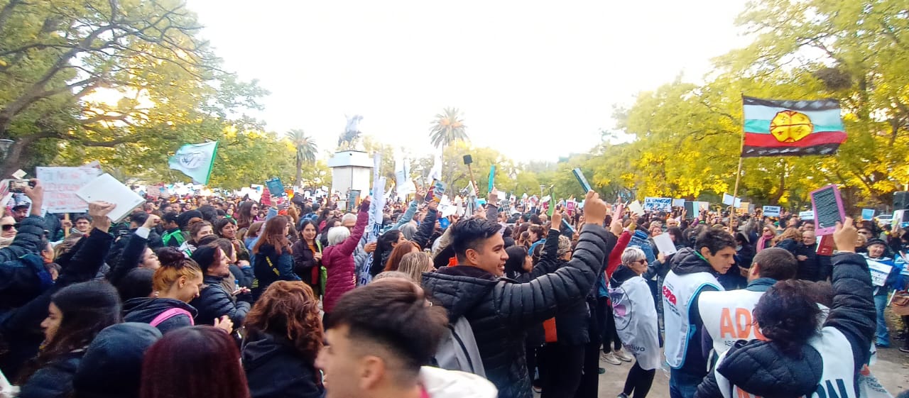 El pueblo marchó en defensa de la Universidad Publica nacional
