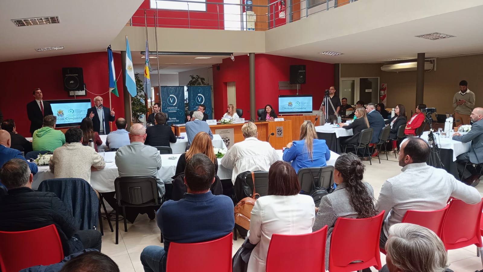 Aniversario de la Comarca: sesionaron los Concejos Deliberantes de Viedma y Patagones